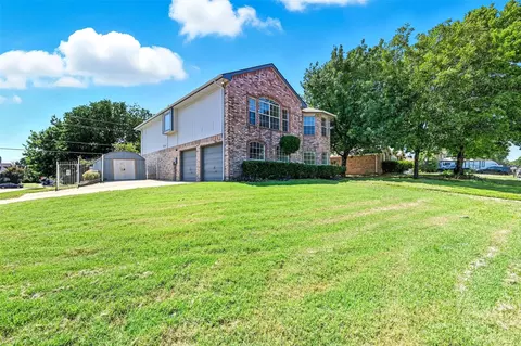 3307 Meadowview Dr, Corinth, TX 76210