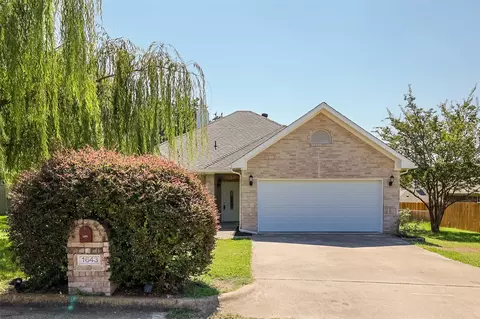 1643 Oxford Dr, Kaufman, TX 75142