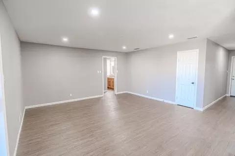 Living - 108 Gettysburg, Comanche, TX 76442 photo 3 of 5