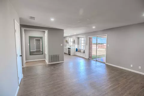 Living - 108 Gettysburg, Comanche, TX 76442 photo 5 of 5