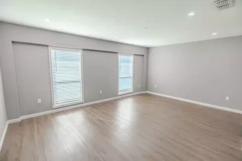 Living - 108 Gettysburg, Comanche, TX 76442 photo 1 of 5