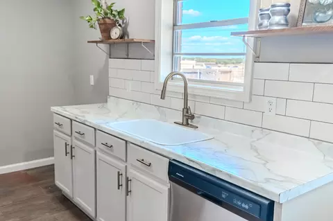 Kitchen - 108 Gettysburg, Comanche, TX 76442 photo 5 of 7