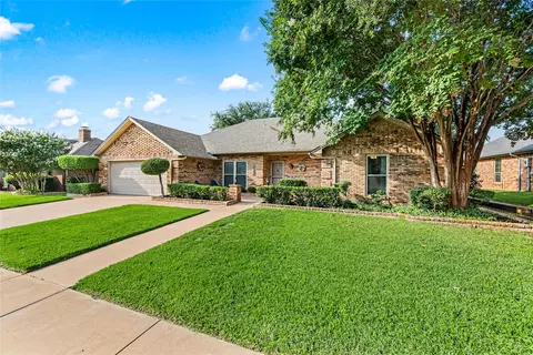 1205 Brookshire Dr, Bedford, TX 76021