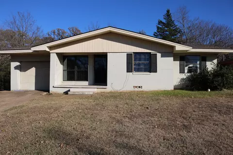 14 Geraldine Ln, Denison, TX 75020