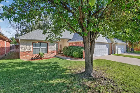 1001 Austin Ct, Weatherford, TX 76086