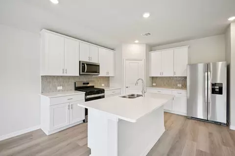 1918 Kentucky Trl, Seagoville, TX 75159