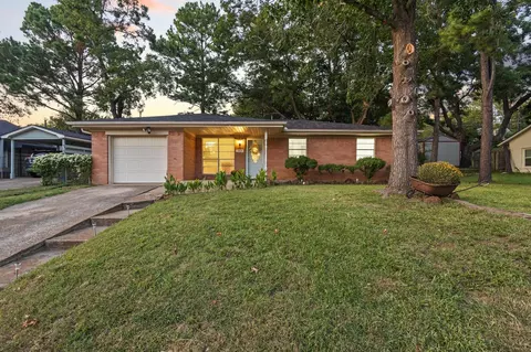 1409 W Crawford St, Denison, TX 75020