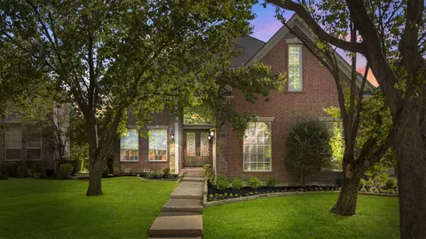 2070 Azalea Trl, Irving, TX 75063