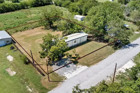 209 S Robinson St, Myra, TX 76253