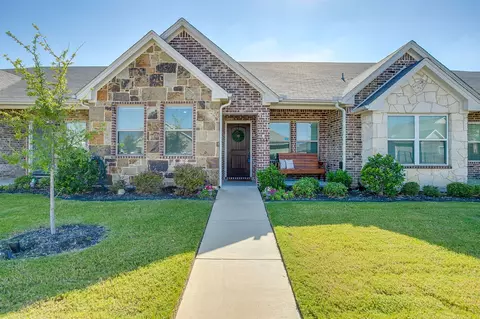 464 Pine St, Burleson, TX 76028