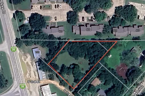 703 S Parkway Dr, Alvarado, TX 76009