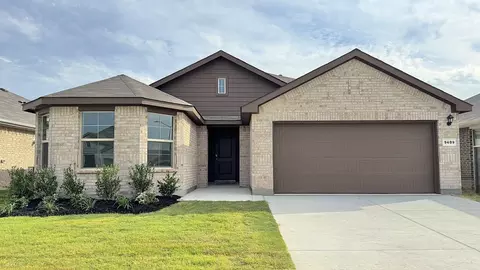 9409 Mountain Pass Dr, Fort Worth, TX 76108