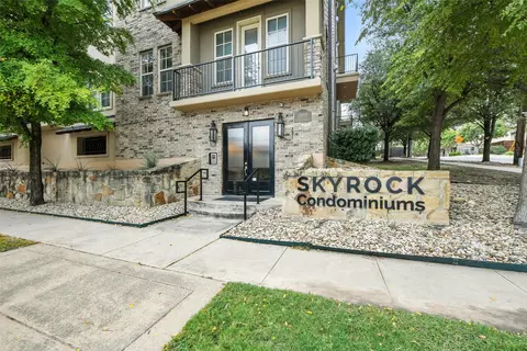 2800 Sandage Ave #207, Fort Worth, TX 76109