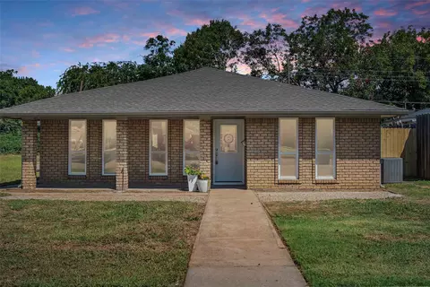1801 E Crosby Rd, Carrollton, TX 75006