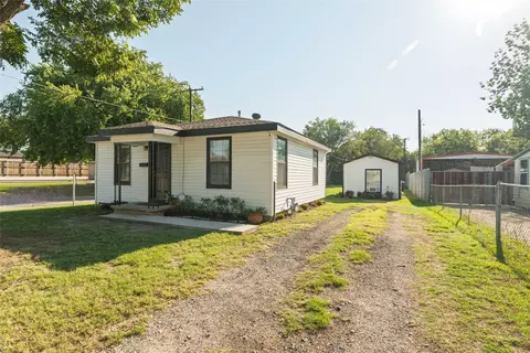 Exterior - 3224 N Hampton St, Fort Worth, TX 76106 photo 9 of 9
