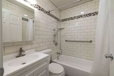 Bath - 3224 N Hampton St, Fort Worth, TX 76106 photo 1 of 2