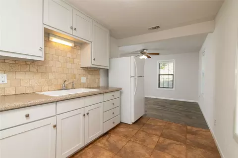 Kitchen - 3224 N Hampton St, Fort Worth, TX 76106 photo 1 of 1