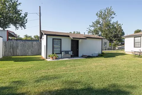 Exterior - 3224 N Hampton St, Fort Worth, TX 76106 photo 4 of 9