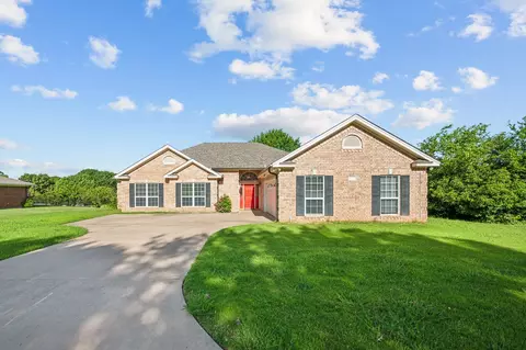 1071 N Maple St, Muenster, TX 76252