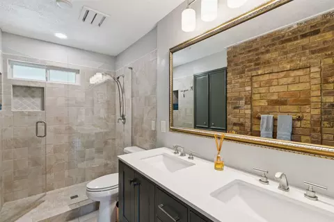 Bath - 922 E Berkeley Dr, Richardson, TX 75081 photo 4 of 4
