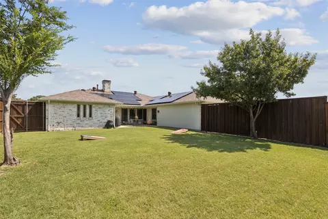 Exterior - 922 E Berkeley Dr, Richardson, TX 75081 photo 3 of 4