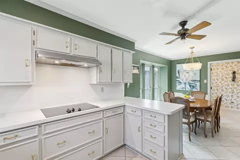 Kitchen - 922 E Berkeley Dr, Richardson, TX 75081 photo 2 of 3