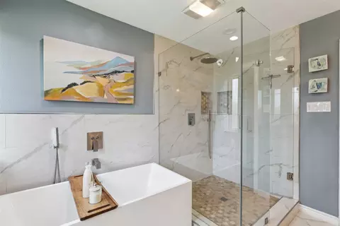 Bath - 922 E Berkeley Dr, Richardson, TX 75081 photo 3 of 4