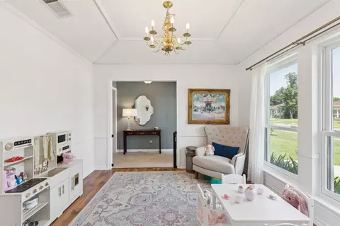 Entry Way - 922 E Berkeley Dr, Richardson, TX 75081 photo 2 of 2
