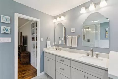 Bath - 922 E Berkeley Dr, Richardson, TX 75081 photo 2 of 4