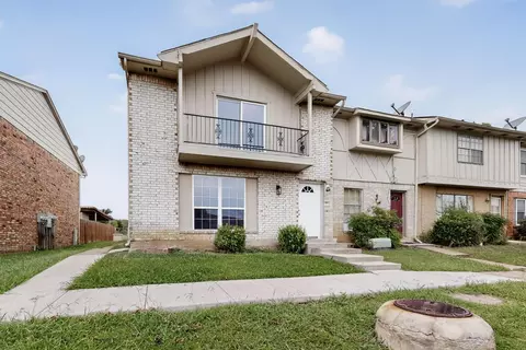 32 W Creek Ln #2, Grand Prairie, TX 75052