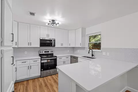 912 Jayellen Ct, Burleson, TX 76028