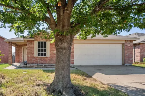 652 Horn St, Crowley, TX 76036