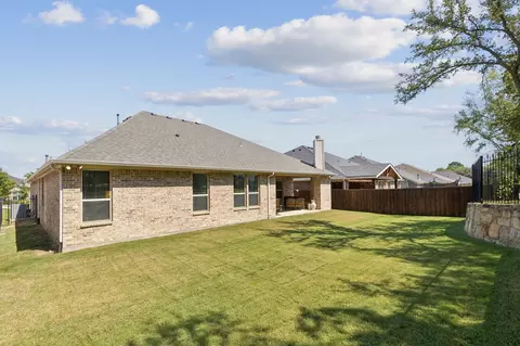 Exterior - 2829 Sandstone Dr, Hurst, TX 76054 photo 3 of 4