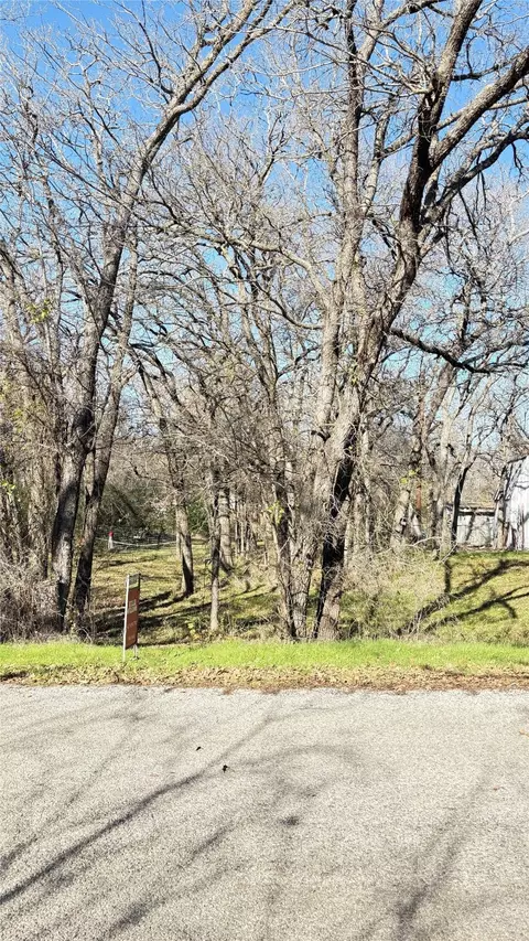 7218 Alcove St, Azle, TX 76020