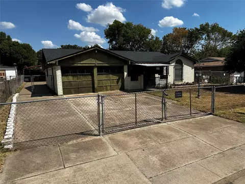 809 Lomo St, Fort Worth, TX 76110