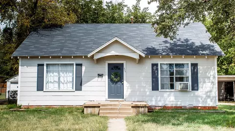 806 W Oak, Olney, TX 76374