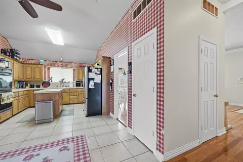 Entry Way - 6325 Ahnee Dr, Rowlett, TX 75089 photo 2 of 2