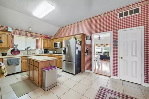 Kitchen - 6325 Ahnee Dr, Rowlett, TX 75089 photo 2 of 2