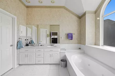 Bath - 6325 Ahnee Dr, Rowlett, TX 75089 photo 1 of 3