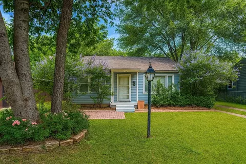 4932 Royal Dr, Fort Worth, TX 76116