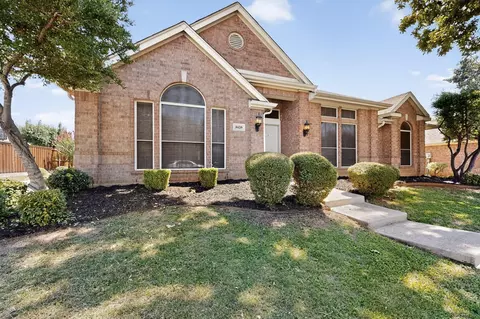 8420 Grand View Dr, North Richland Hills, TX 76182