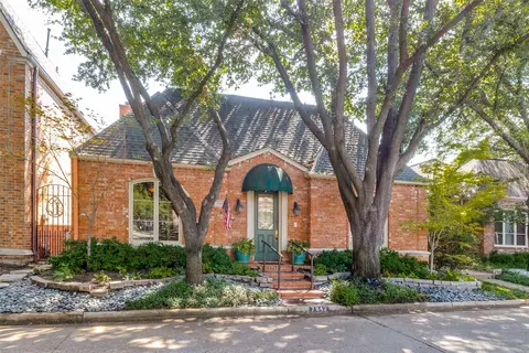7842 Caruth Ct, Dallas, TX 75225