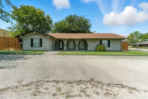 725 Red Oak Ln, Weatherford, TX 76086
