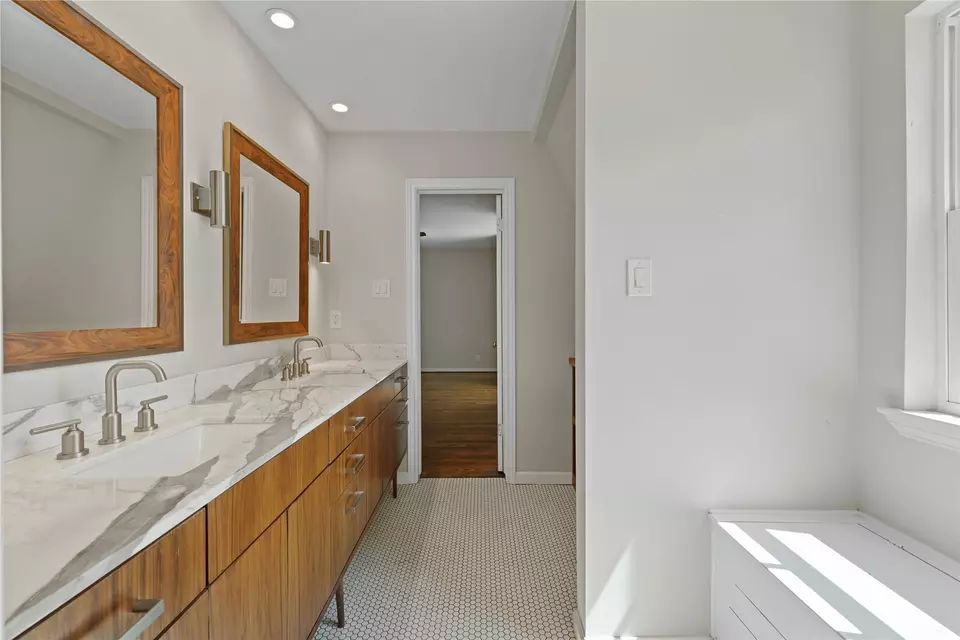 Bath - 9531 Vinewood Dr, Dallas, TX 75228 photo 6 of 6
