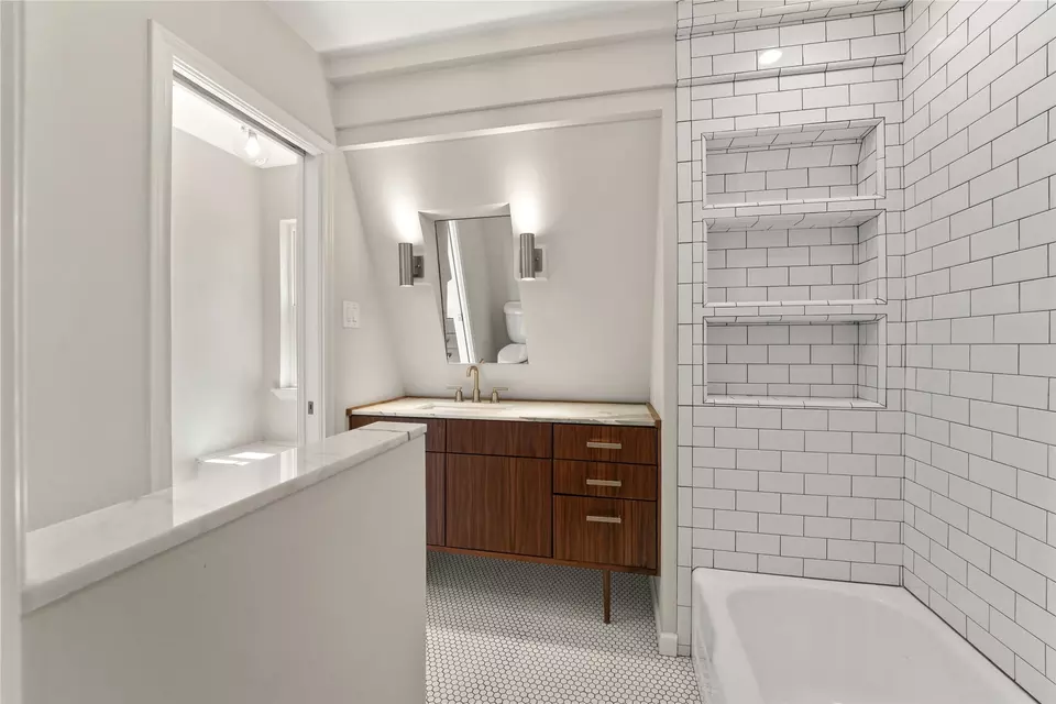 Bath - 9531 Vinewood Dr, Dallas, TX 75228 photo 3 of 6
