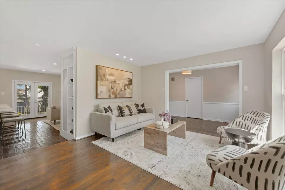 Living - 9531 Vinewood Dr, Dallas, TX 75228 photo 2 of 3