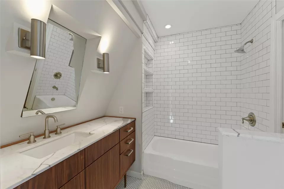Bath - 9531 Vinewood Dr, Dallas, TX 75228 photo 4 of 6