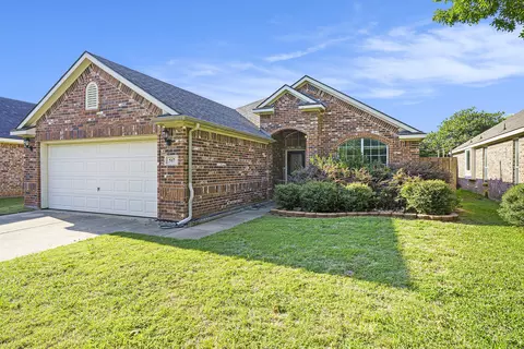 517 Wade Ct, Euless, TX 76039