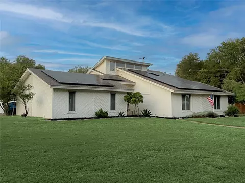 5450 Starlight Dr N, Fort Worth, TX 76126