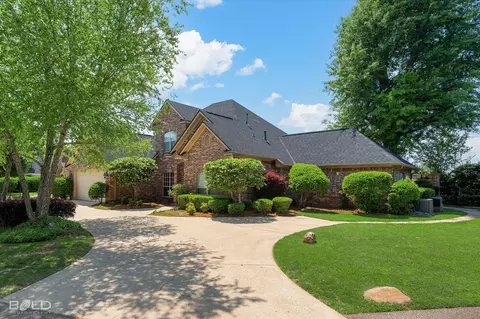 7204 Old River Dr, Shreveport, LA 71105